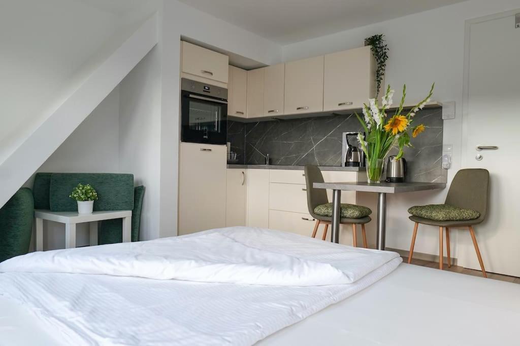 Wunderschoene Ferienwohnung Mit Balkon In Aue Exterior foto