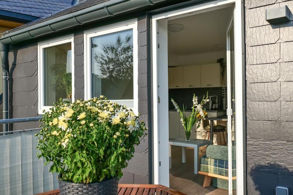 Wunderschoene Ferienwohnung Mit Balkon In Aue Exterior foto