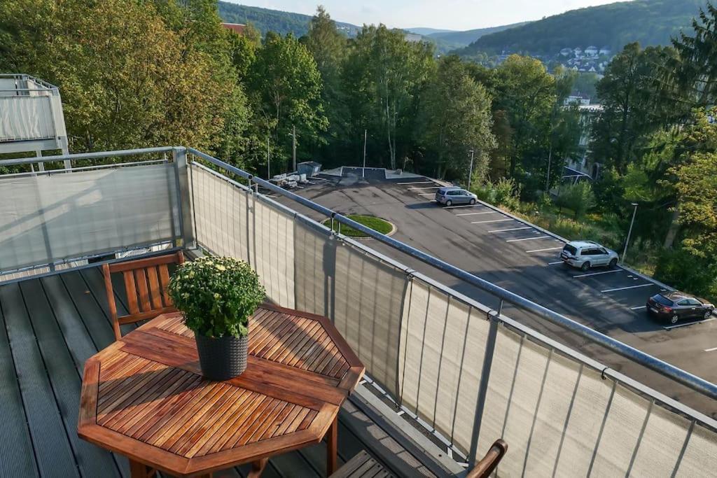 Wunderschoene Ferienwohnung Mit Balkon In Aue Exterior foto