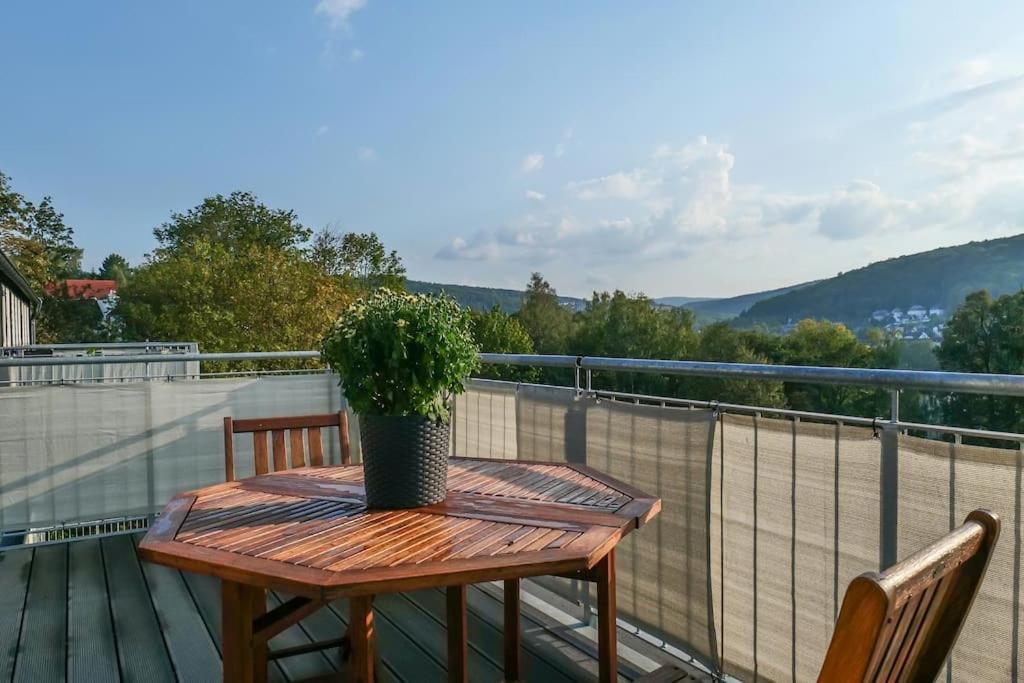 Wunderschoene Ferienwohnung Mit Balkon In Aue Exterior foto